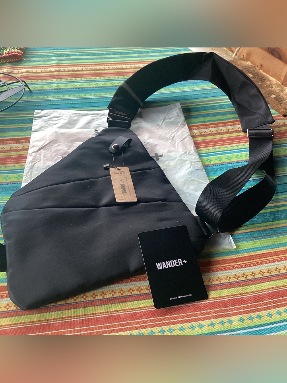 Wander + Anti-Theft Travel Bag in black